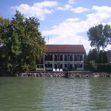 Homes In 20090 *