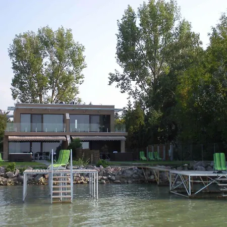 Homes In 20090 Nyaraló *